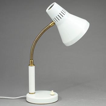 SKRIVBORDSLAMPA, 1960-tal, vitlackerad.