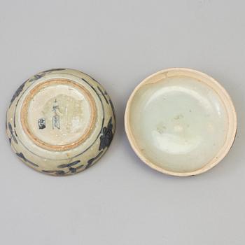 A blue and white box with cover, Ming dynasty (1368-1644).