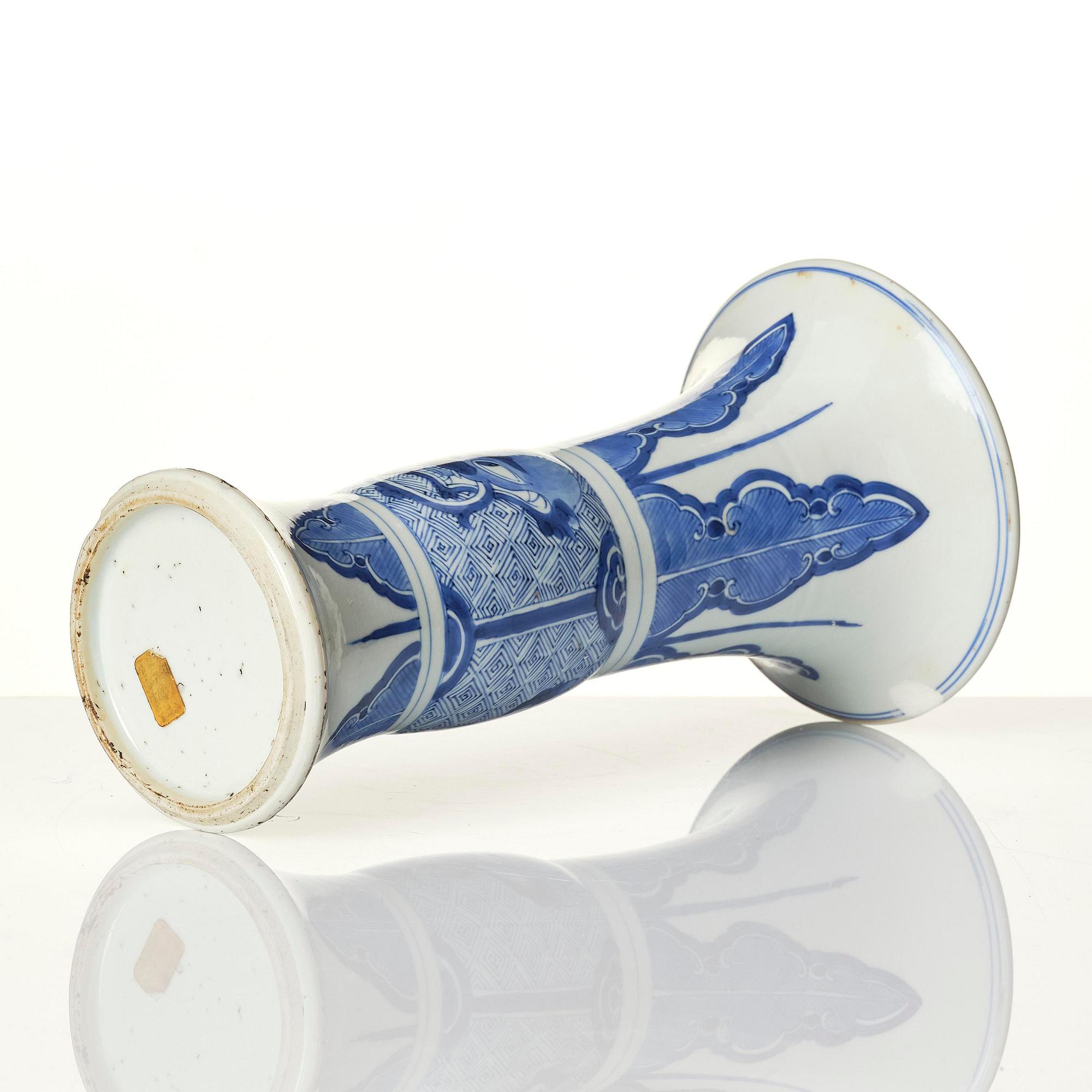 A blue and white Gu shaped vase, Qing dynasty, Kangxi (1662-1722).