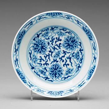 A blue and white lotus dish, Qing dynasty, Guangxu  mark and of the period (1874-1908).