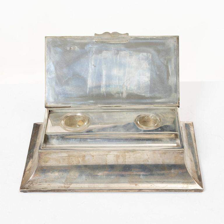 A silver inkwell, Sampson Mordan & Co, London, England, 1913.