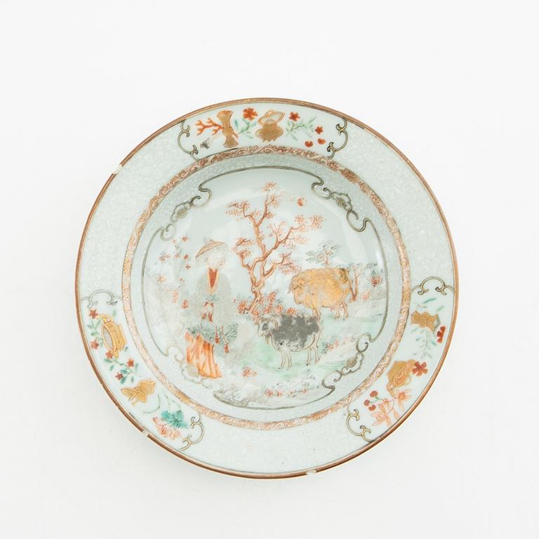 A Chinese porcelain plate, Qing dynasty, Yongzheng (1723-35).