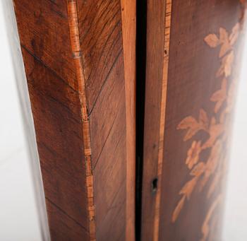 HÖRNSKÅP, sydeuropa, 1800-talets mitt.