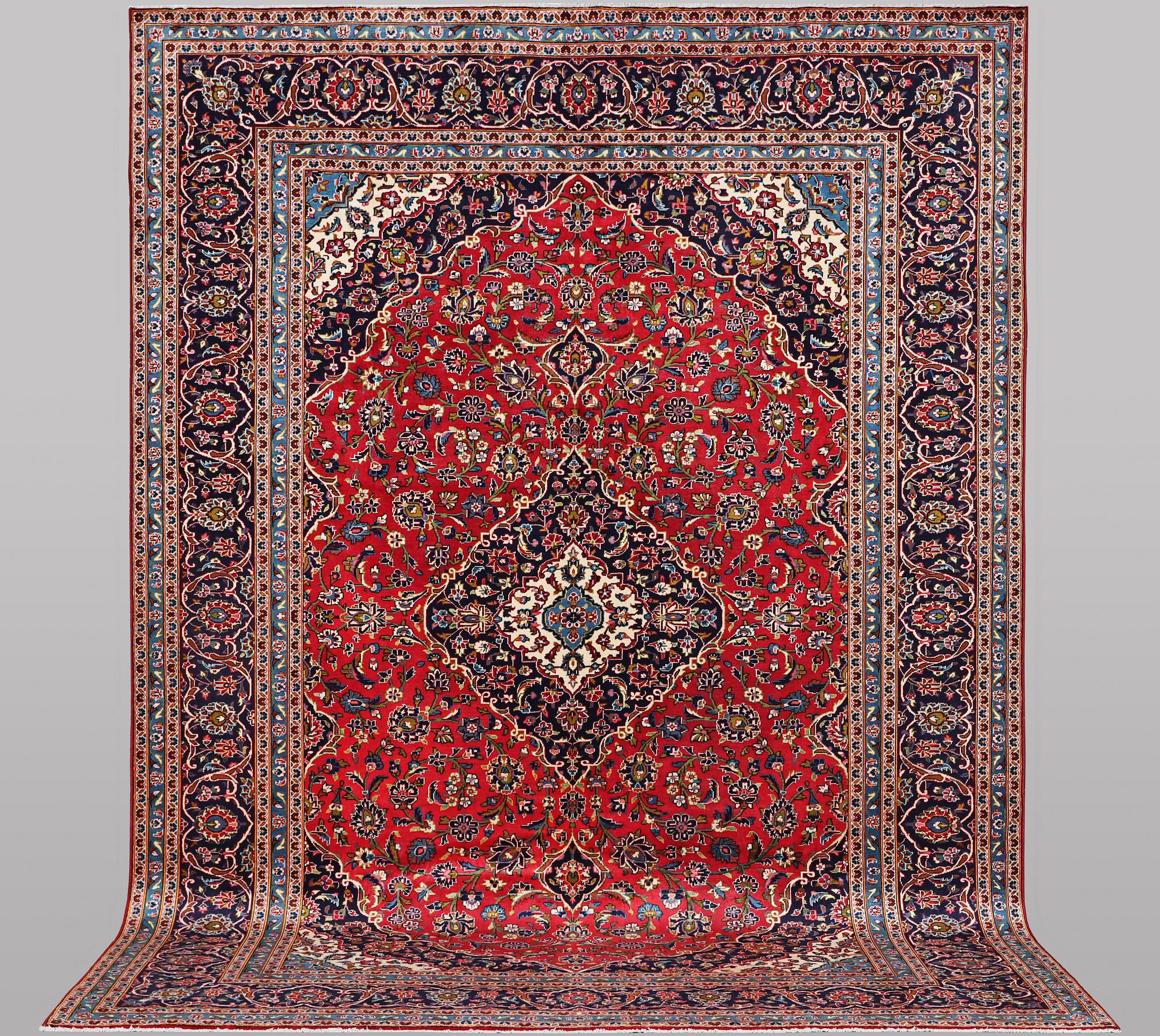 A carpet, Kashan, ca 401 x 284 cm.
