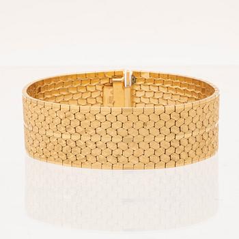 An 18K gold bracelet.