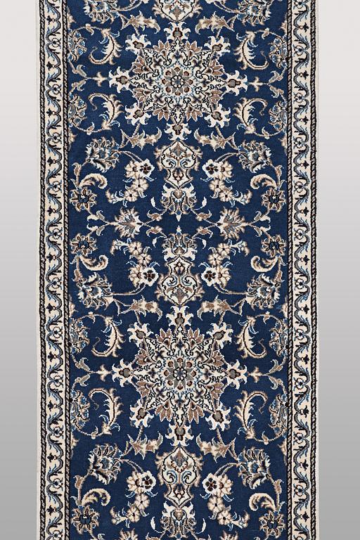 Gallerimatta, Nain, part silk ca 374 x 75 cm.
