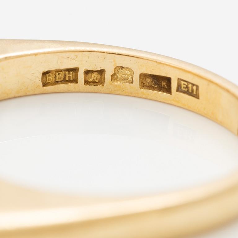 Ring, 18K guld med små briljantslipade diamanter.