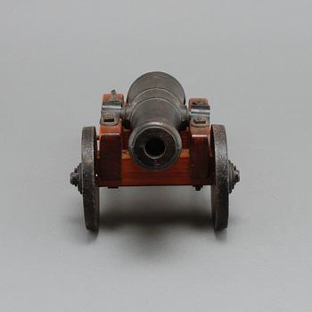 SALUTKANON, gjutjärn, Stafsjö bruk, 1900-talets andra hälft.