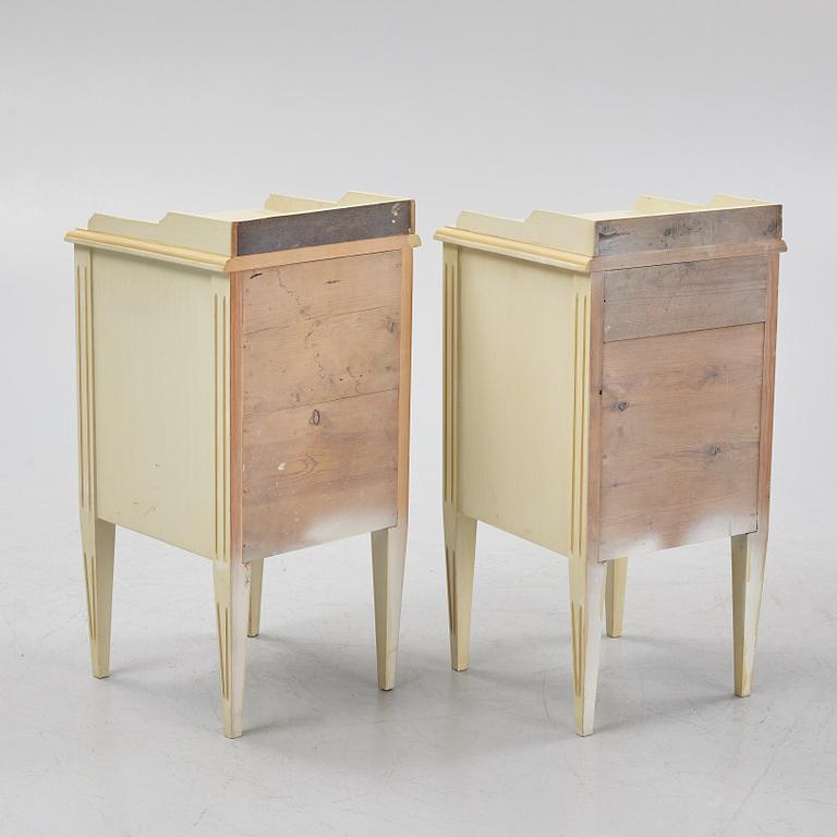 Sovrumsmöblemang, 4 delar, gustaviansk stil, sent 1900-tal.