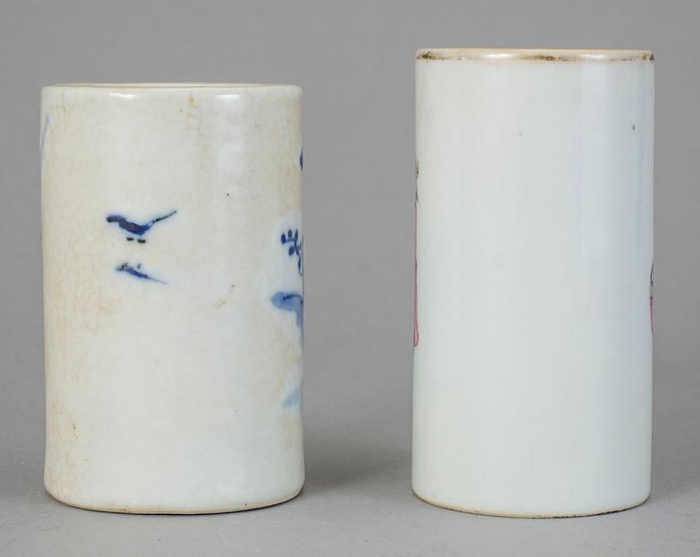 PENSELSTÄLL, 2 st, porslin, Kina, 1900-tal.