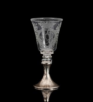GLAS PÅ SILVERFOT, delvis 1700-tal.