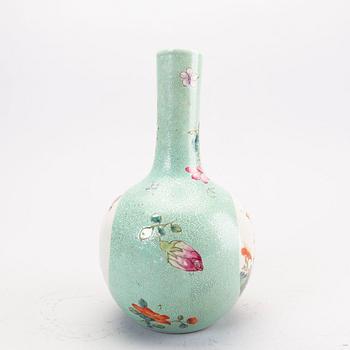 A Chinese 20th century porcelain vase.