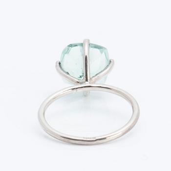 A faceted fluorit ring.
