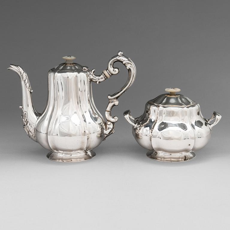 Alexander Kordes, Kaffekanna och sockerskål, silver, S:t Petersburg, Ryssland 1858.