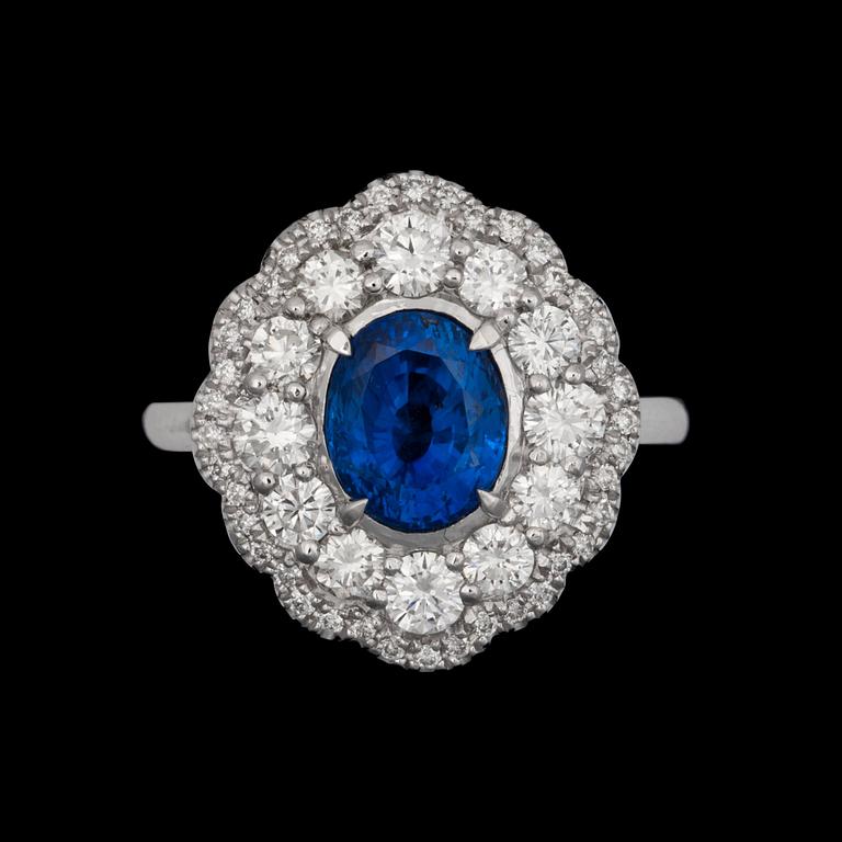 An untreated sapphire ring 2.65 cts framed by brilliant cut diamonds, total carat weight circa 1.20 ct.