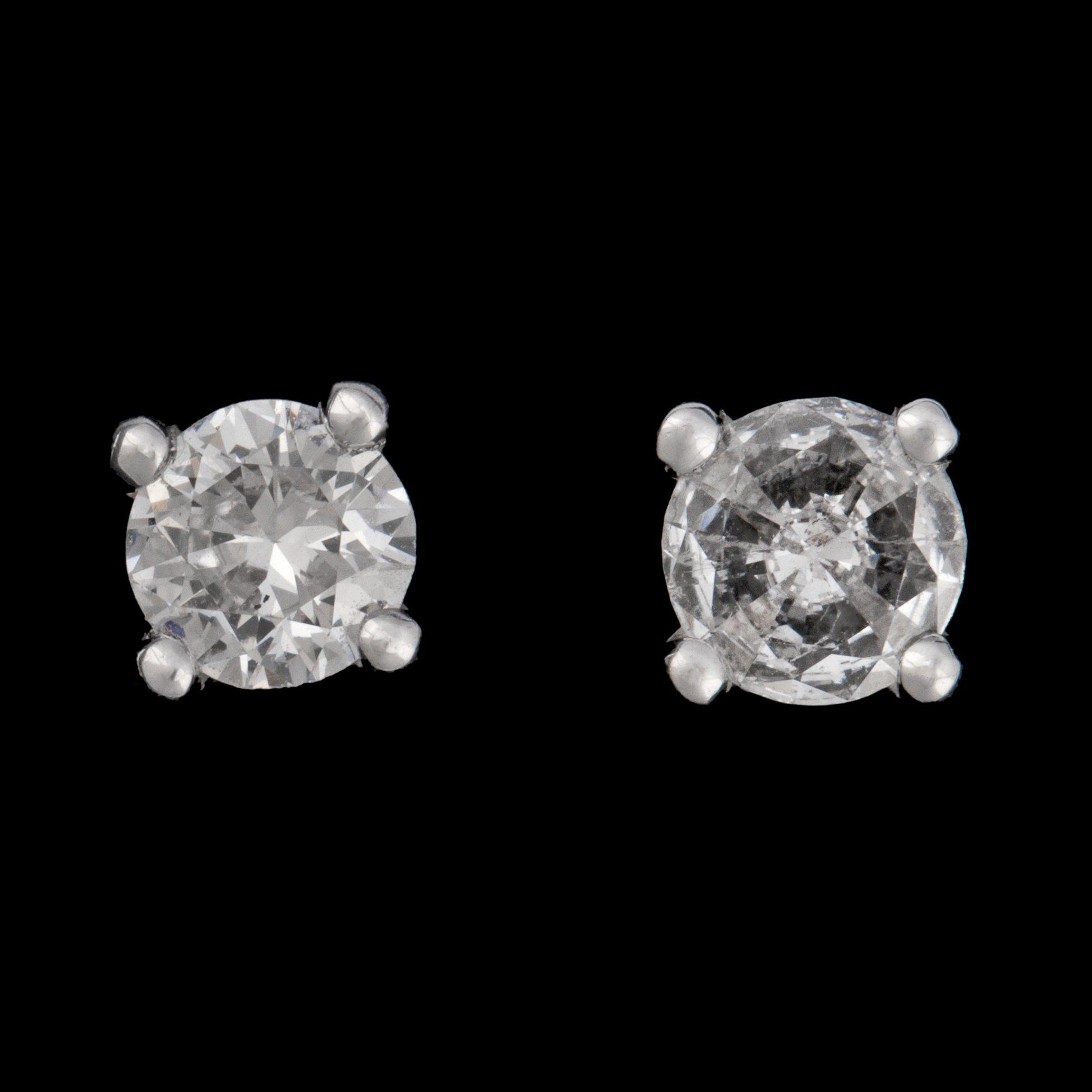 ÖRHÄNGEN, briljantslipade diamanter, tot. 0.76 ct.