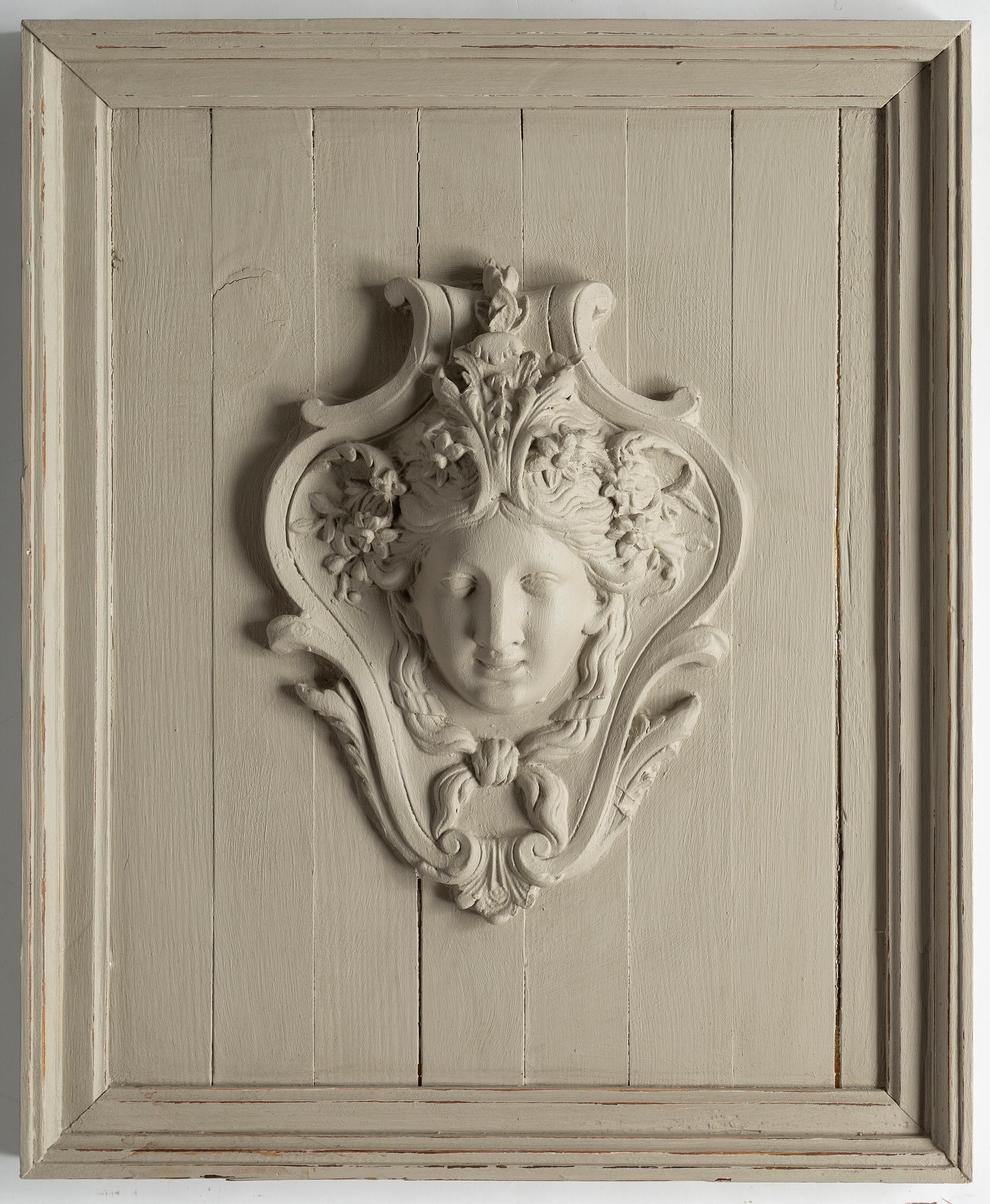 VÄGGDEKORATION, 1900-tal, bemålad gips och trä.