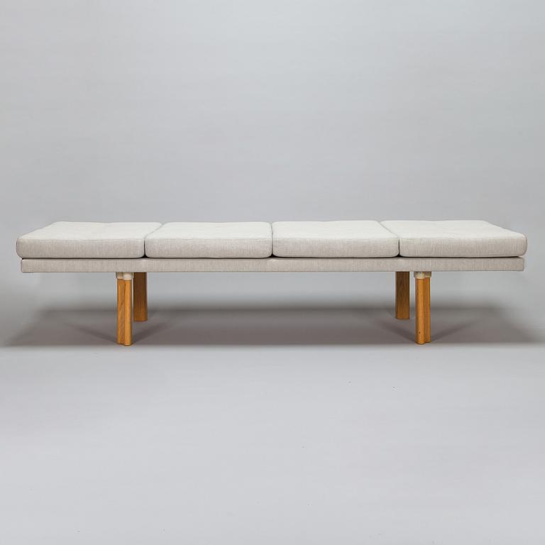 Alvar Aalto, a 1962 bench for O.Y. Huonekalu- ja Rakennustyötehdas A.B.