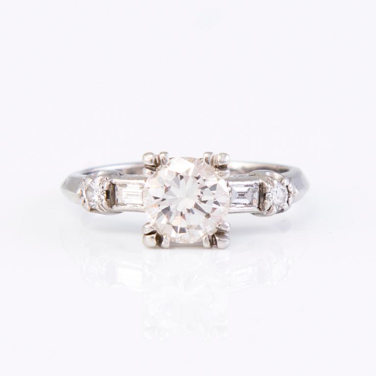 RING, palladium, briljanter och baguetter ca 1.62 ct tot.