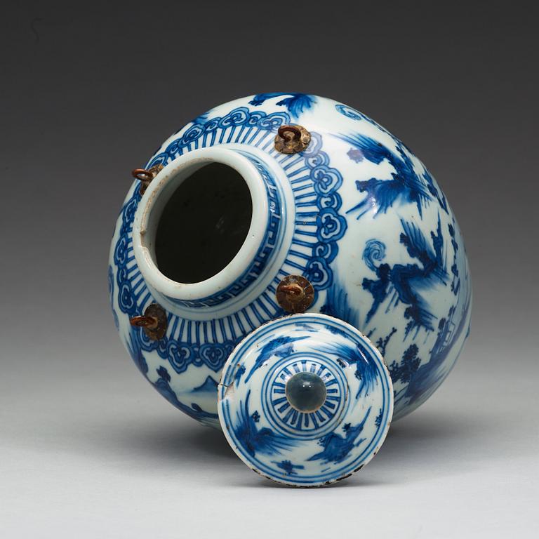 A blue and white jar with cover, Ming dynasty, Tianqi/Chongzhen, early 17th century.