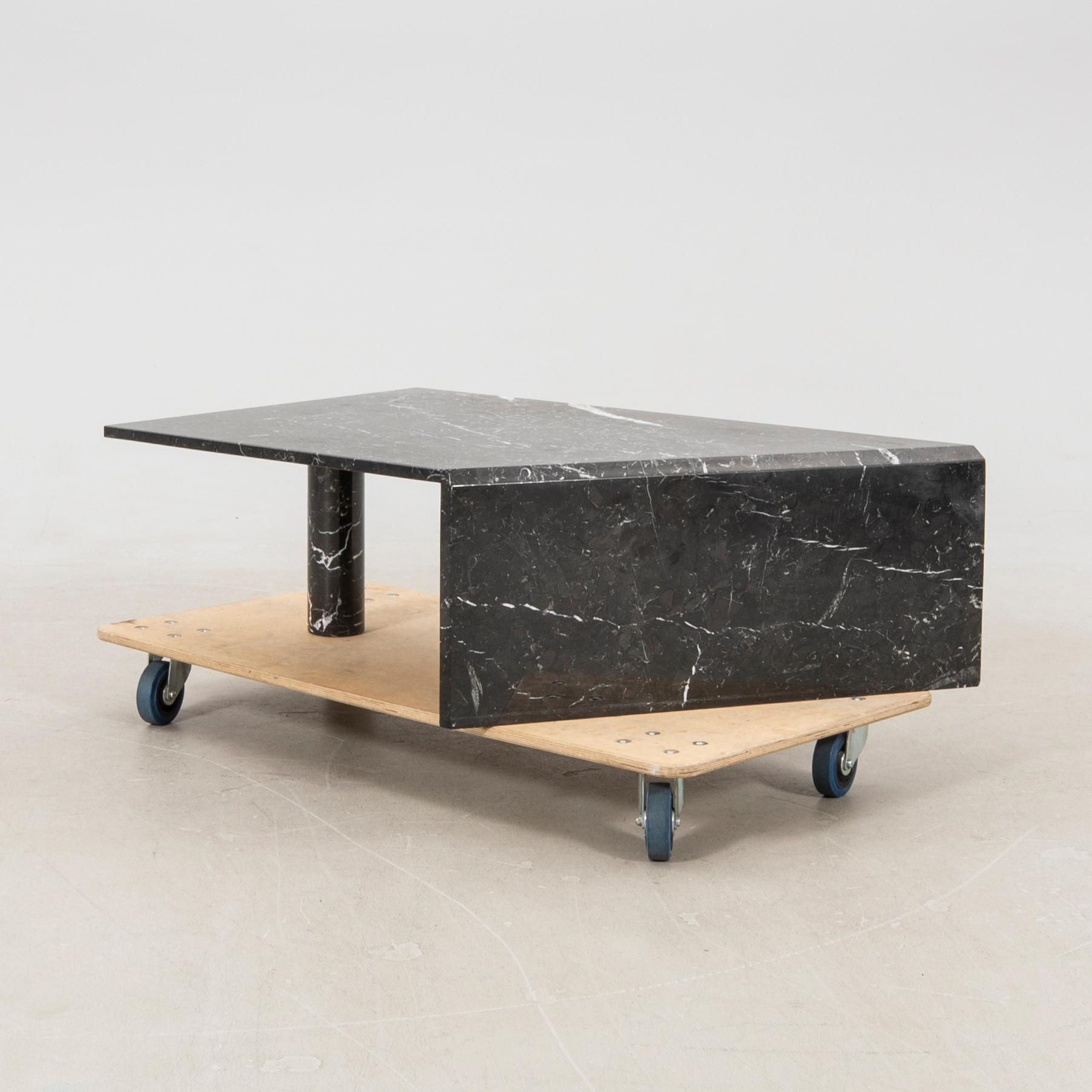 Coffee table, late 20th/early 21st century.