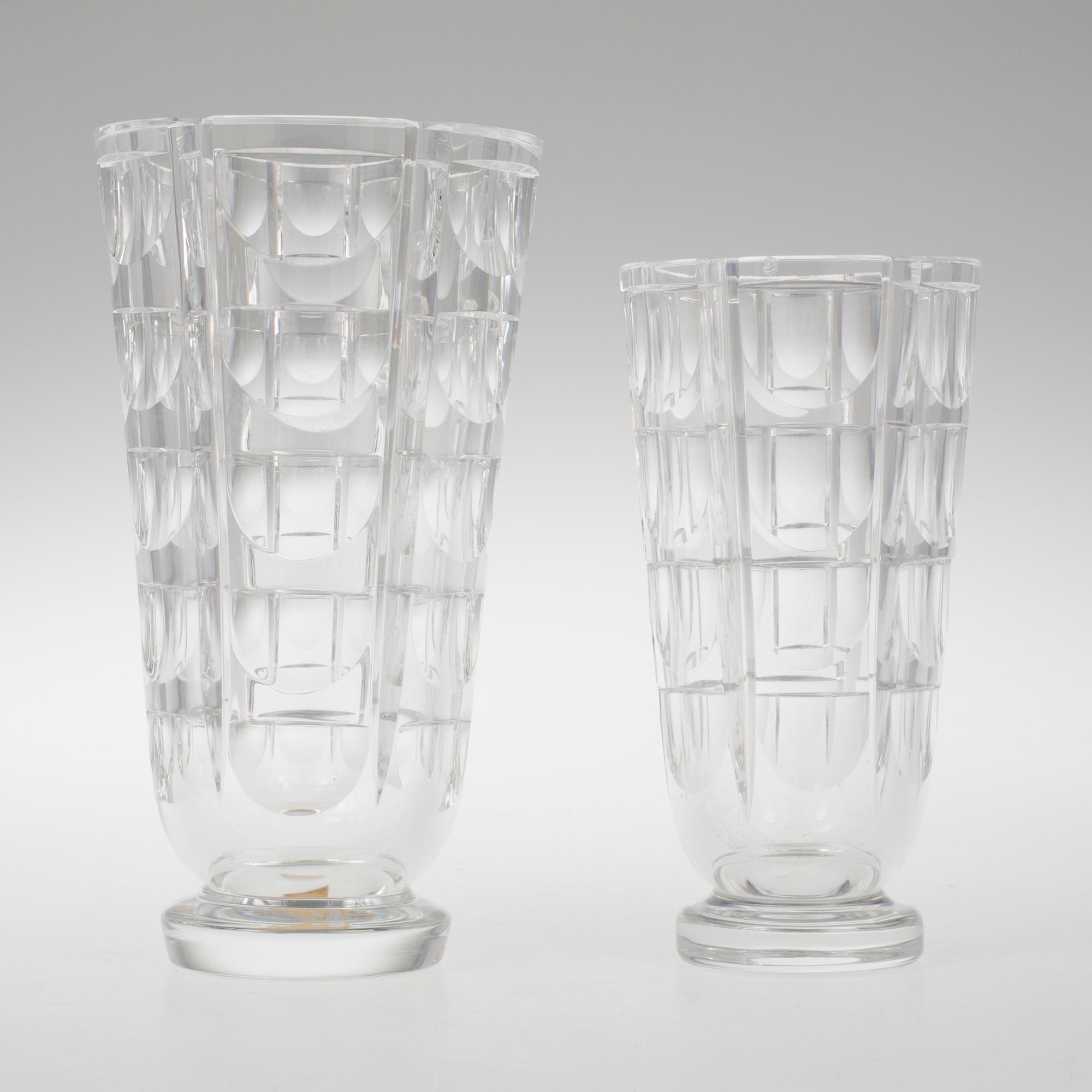 VASER, 2 st, glas, "Tusen Fönster", Simon Gate, Orrefors, modellen formgiven 1934.