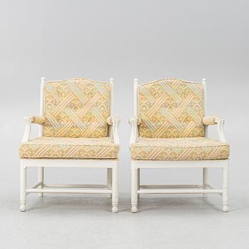 Karmstolar, ett par, sk. Gripsholmsmodell, sent 1900-tal.