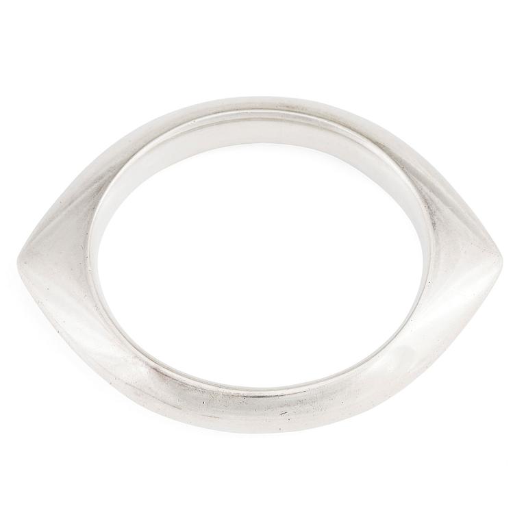 Nanna Ditzel, a sterling silver bangle, Georg Jensen, Copenhagen post 1945, design nr 111.