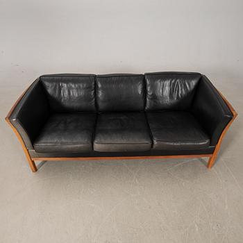 Soffa, Stouby Möbler, troligen "Eva", Danmark, 1900-talets senare del.