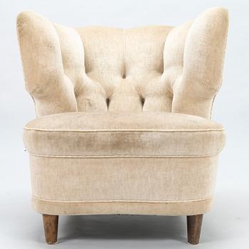 A mid-20th century armchair.