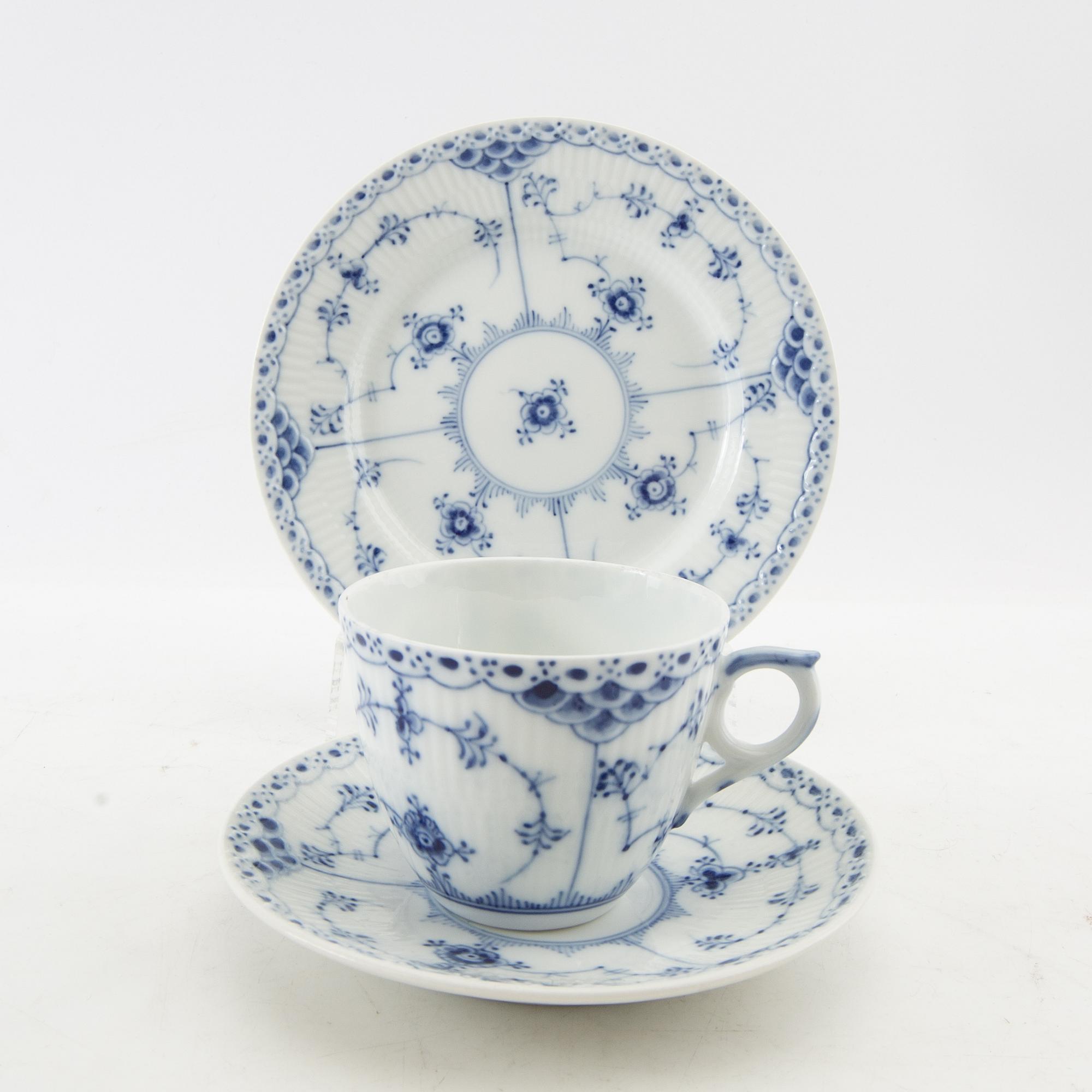 Royal Copenhagen, servis, 92 delar, "Musselmalet halvblonde" , Royal Copenhagen, Danmark.