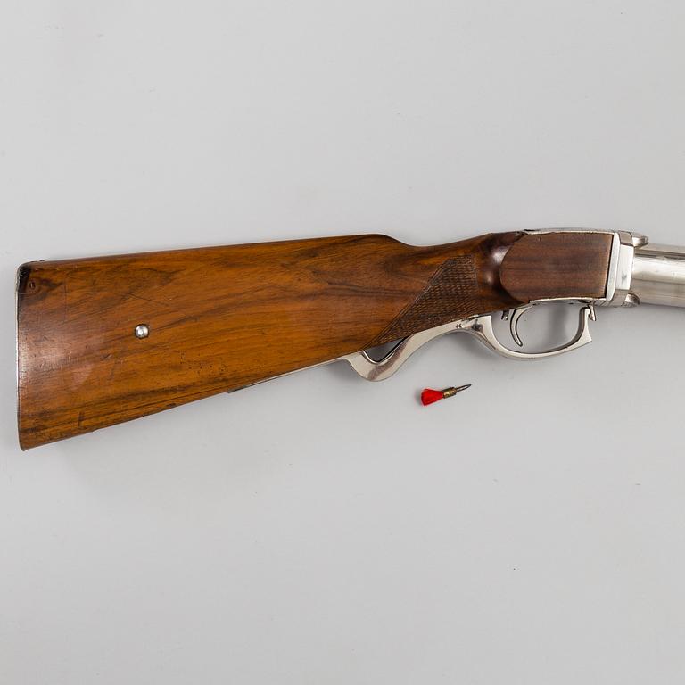 An Oscar Will "Bugelspanner" air rifle, ca 1915.