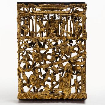 A gilt lacquer panel, late Qing dynasty, 19th century.