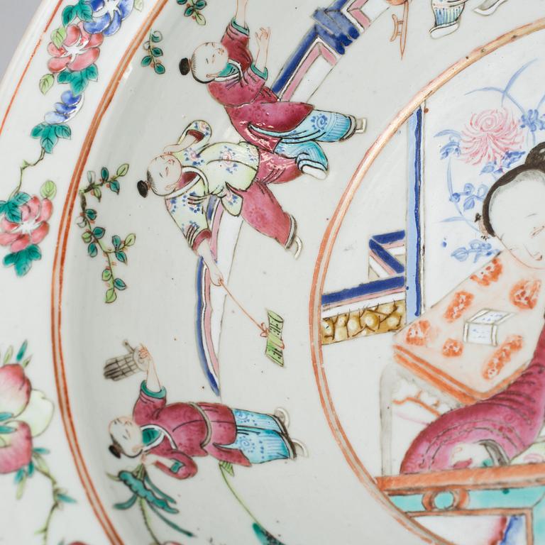 A large Chinese porcelain famille rose basin with figural scenes, Qing dynasty, 19th Century.