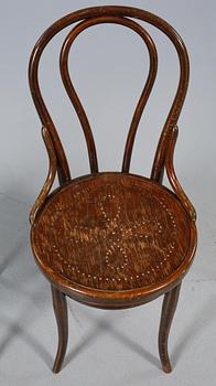 STOLAR, ett par, Thonet, stämpelmärkta, 1900-talets första del.