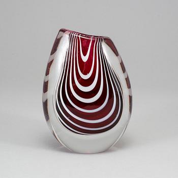 VICKE LINDSTRAND, vaser, 3 st, "Zebra", glas, Kosta, 1900-talets mitt.