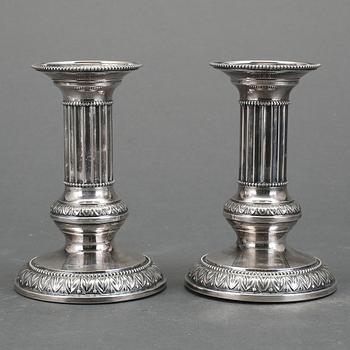 LJUSSTAKAR, ett par, silver, Turku/Åbo, omkring 1900-talets mitt.