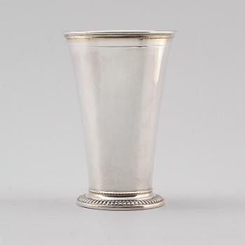 BÄGARE, silver, CG Hallberg, Stockholm 1939. Vikt ca 228 gram.