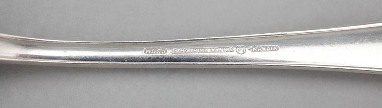 BESTICKUPPSÄTTNING I SCHATULL, 24 delar, silver, rokokomodell, Ryssland, sekelskiftet 1800/1900. Tot silvervikt inkl rostfria blad ca 1800 gram.