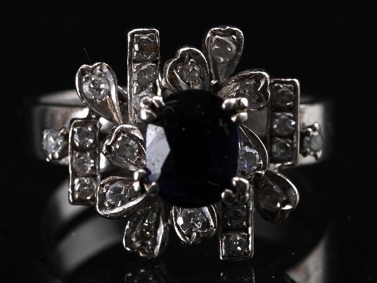 RING, 18k vitguld med briljantslipade diamanter och safir.