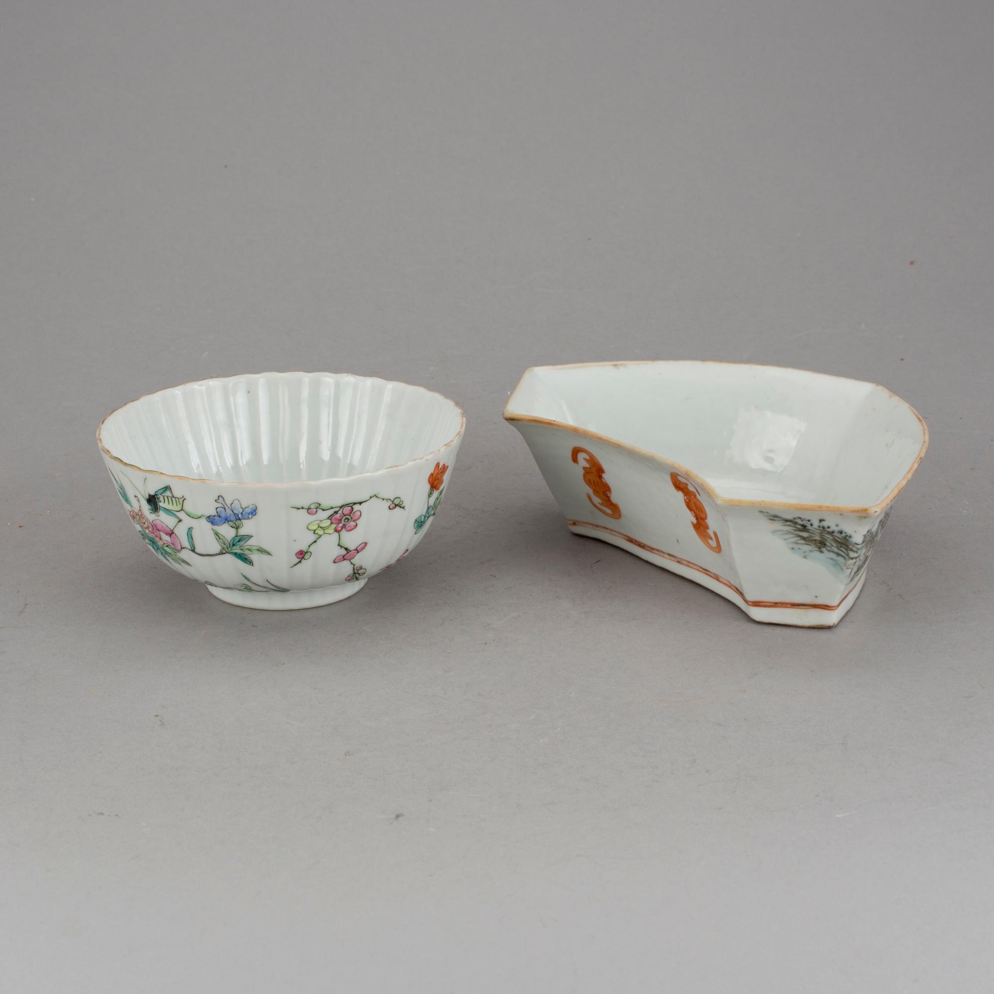 SKÅLAR, 2 st, porslin. Kina, 1800-tal samt 1900-tal.