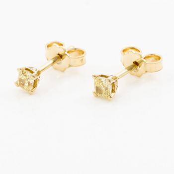 Earrings 14K gold with yellow radiant-cut diamonds.