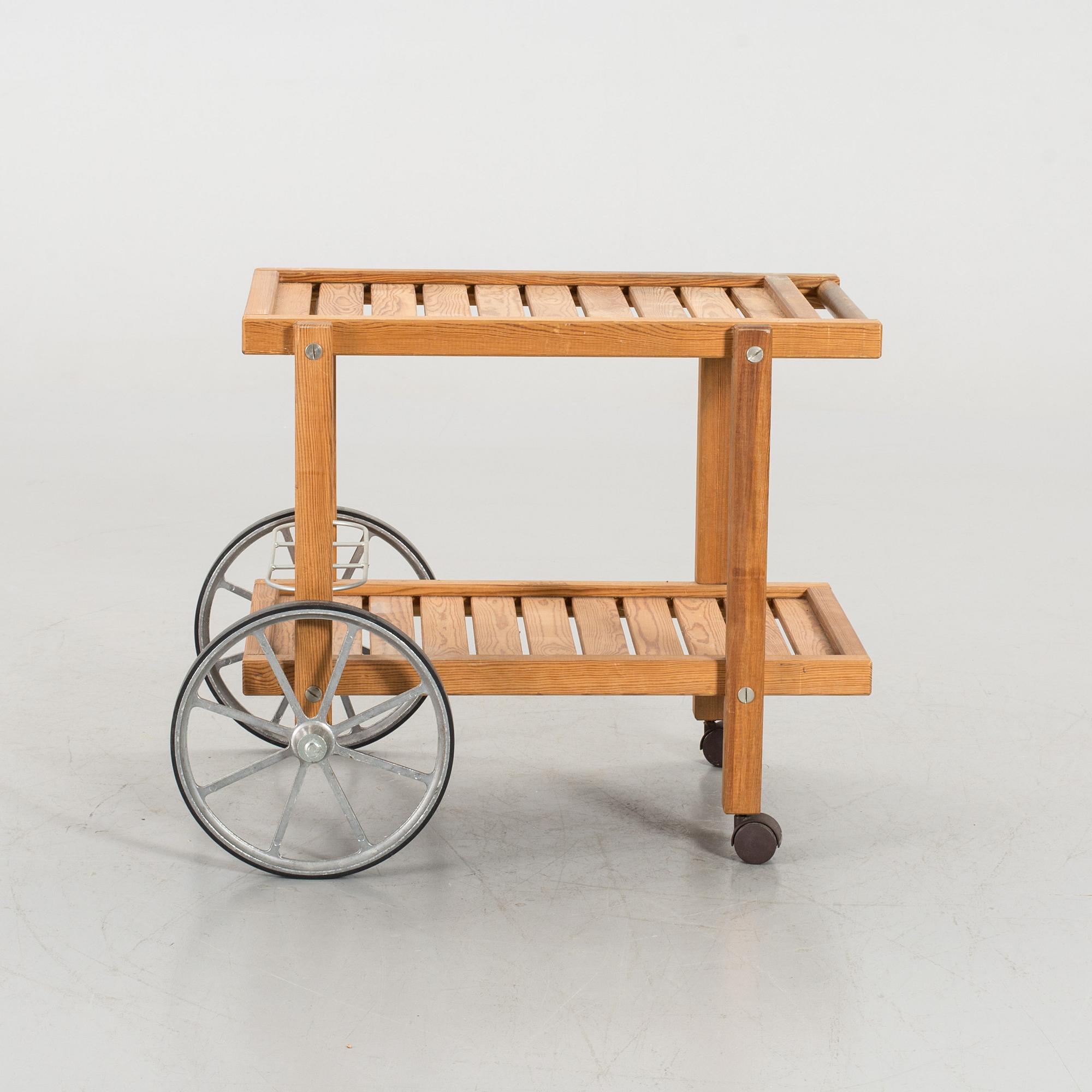 SERVERINGSVAGN , Elsa Stackelberg, Fri form.