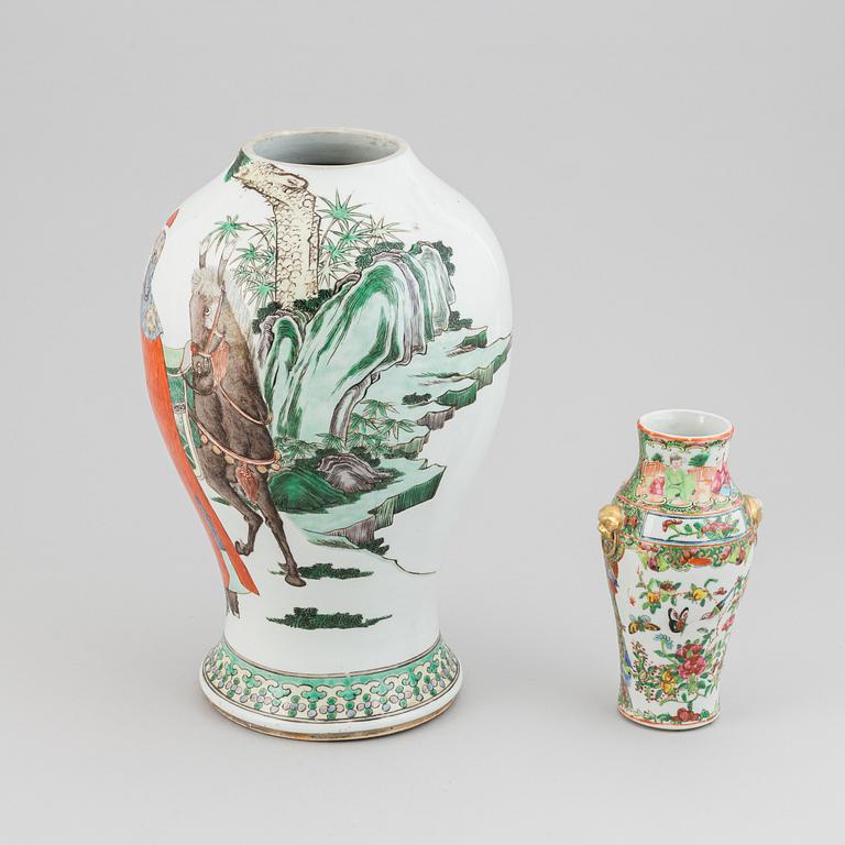 An urn, vase, dish and bowl, porcelain, four parts, China, 19th century to early 20th century.