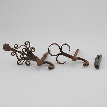 Two steel hooks and a pipe cleaner, 18th century.