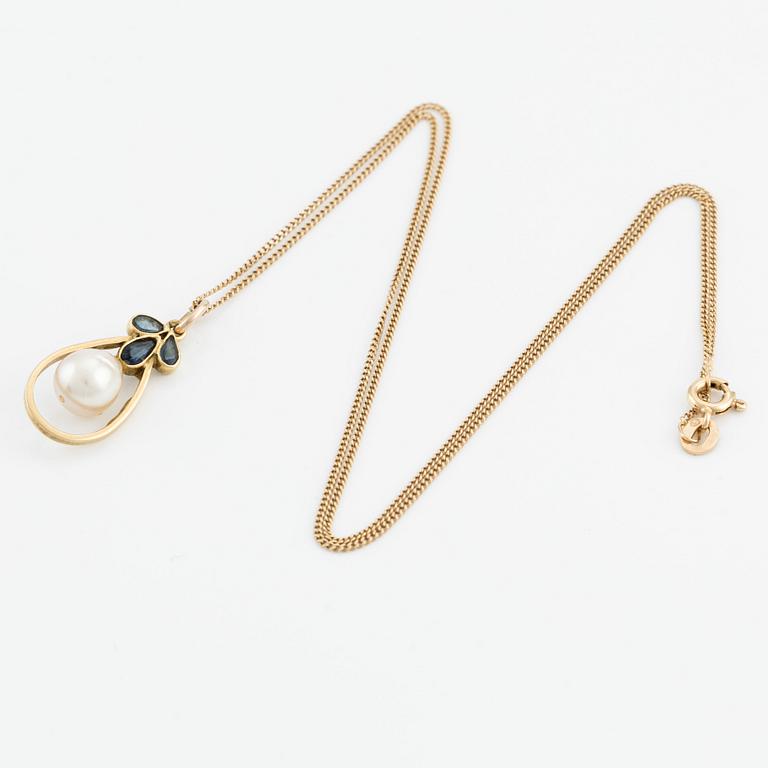 Pendant, 18K gold with pearl and small blue stones, with chain.