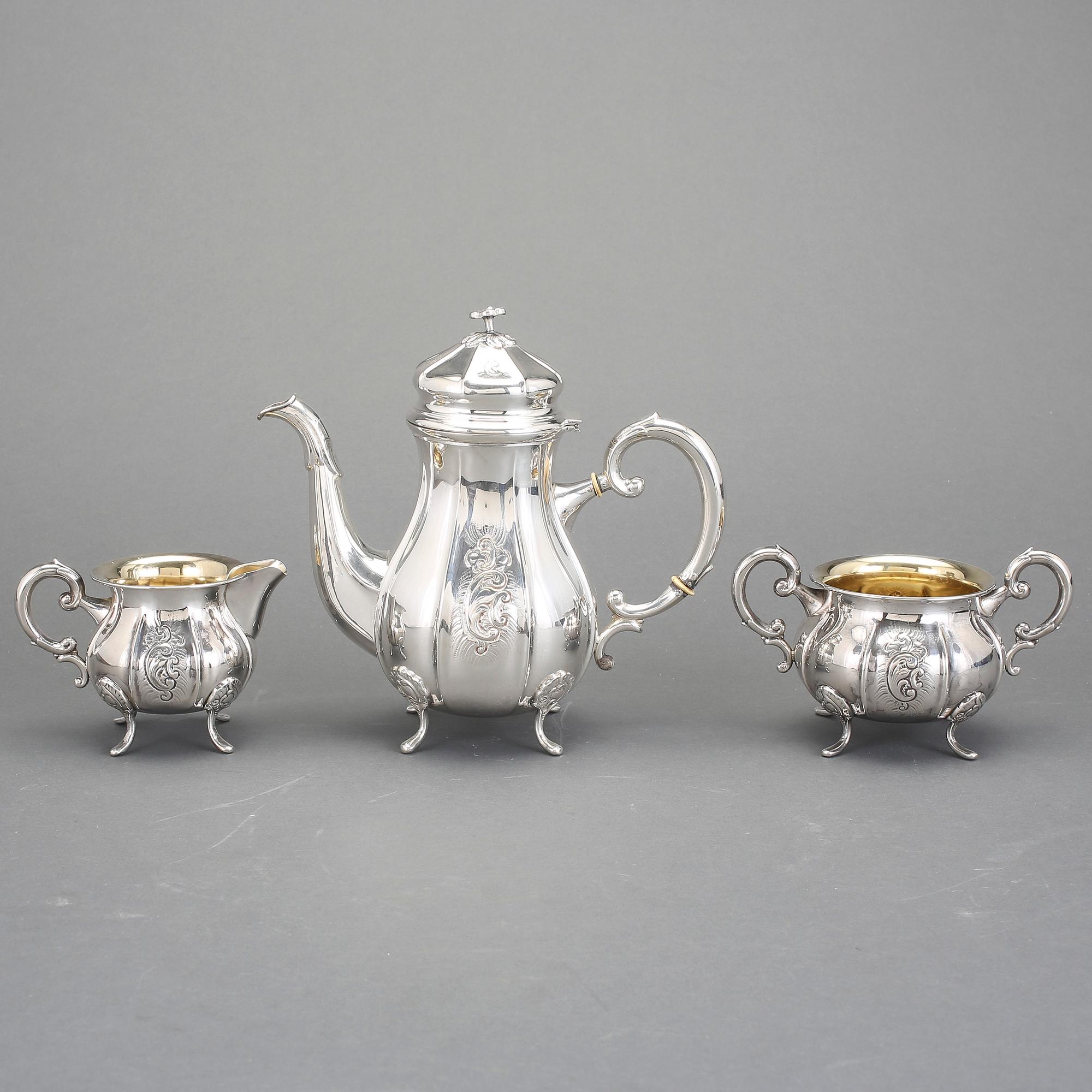 KAFFESERVIS, 3 delar, silver, rokokostil, svenska importstämplar. Total vikt ca 969 gram.