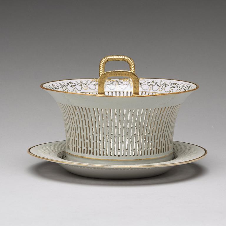 A grisaille chesnut basket with stand, Qing dynasty, late Qianlong (1736-95).