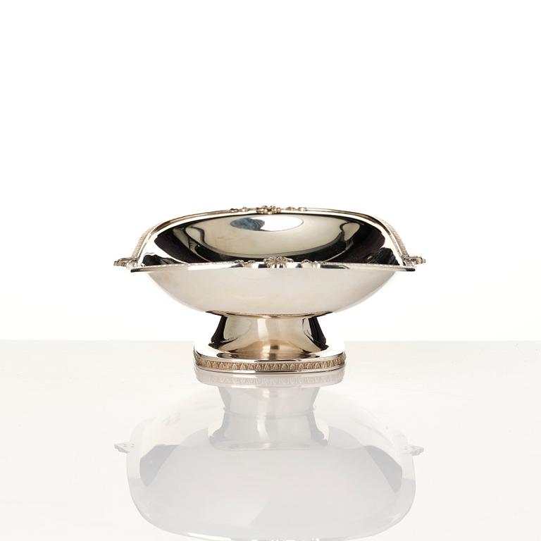 A bowl, 800/1000 silver, Vercelli, Italy, mid-20th Century.