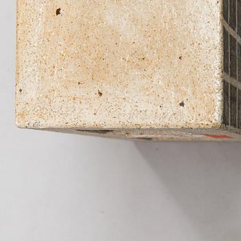 Minni Lukander, A sculpture /urn signed Minni 1984 Arabia.